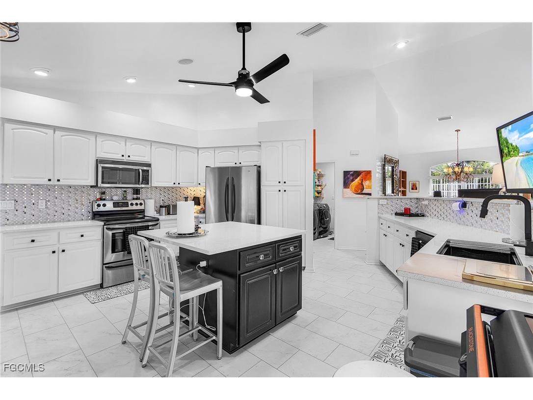 2920 SE 22nd Place Cape Coral FL 33904 2025009025 image13