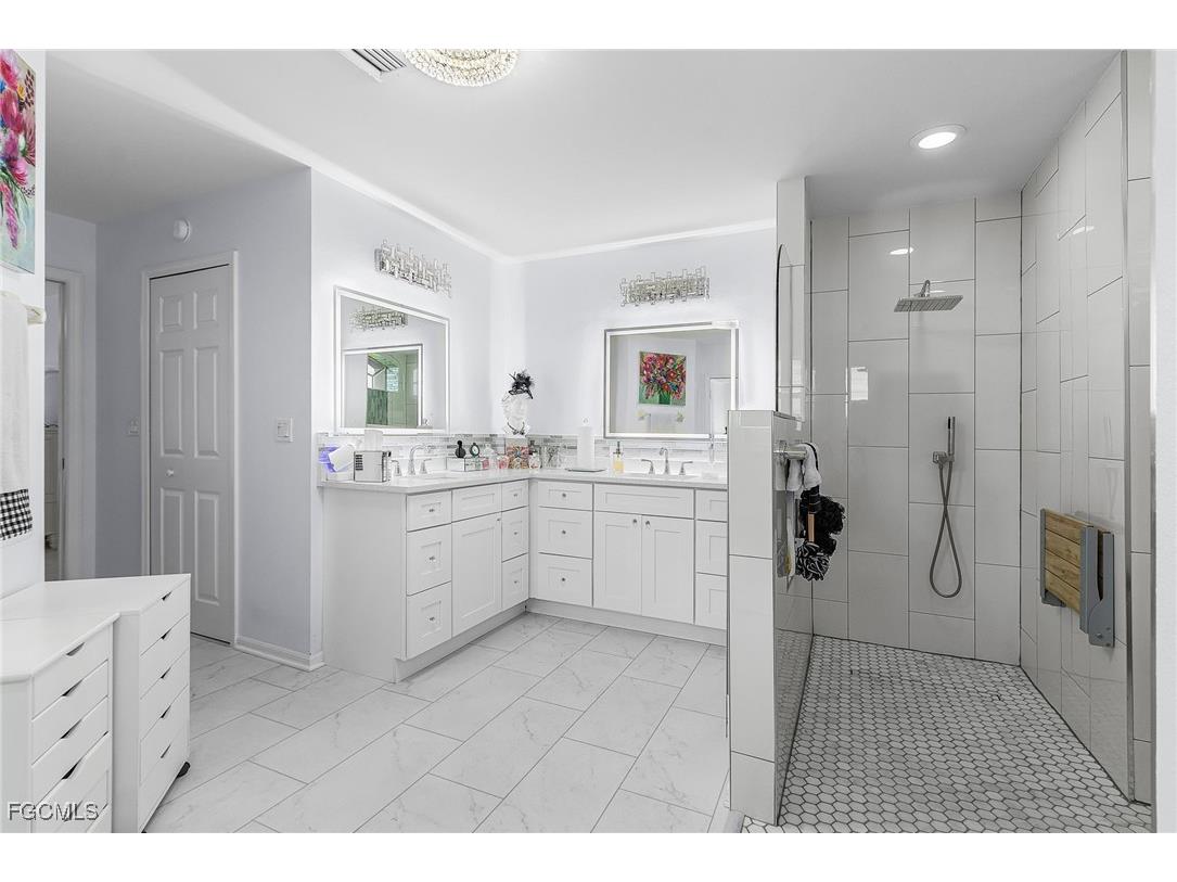 2920 SE 22nd Place Cape Coral FL 33904 2025009025 image17