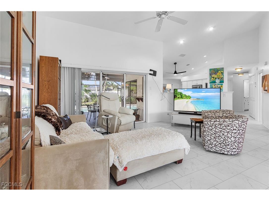 2920 SE 22nd Place Cape Coral FL 33904 2025009025 image7