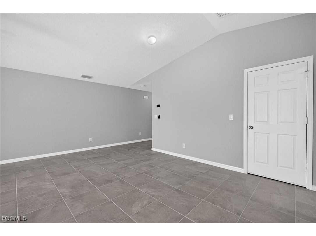 2925 NE 4th Place Cape Coral FL 33909 2026008257 image11