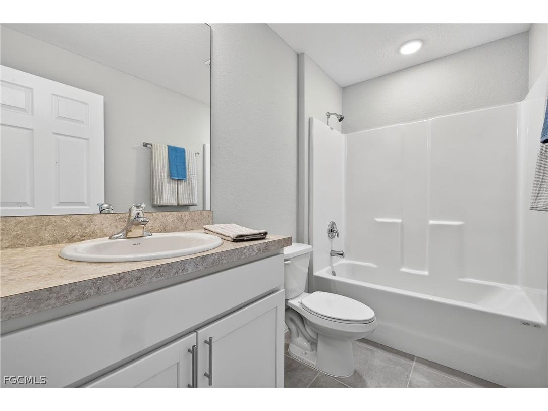 2925 NE 4th Place Cape Coral FL 33909 2026008257 image25