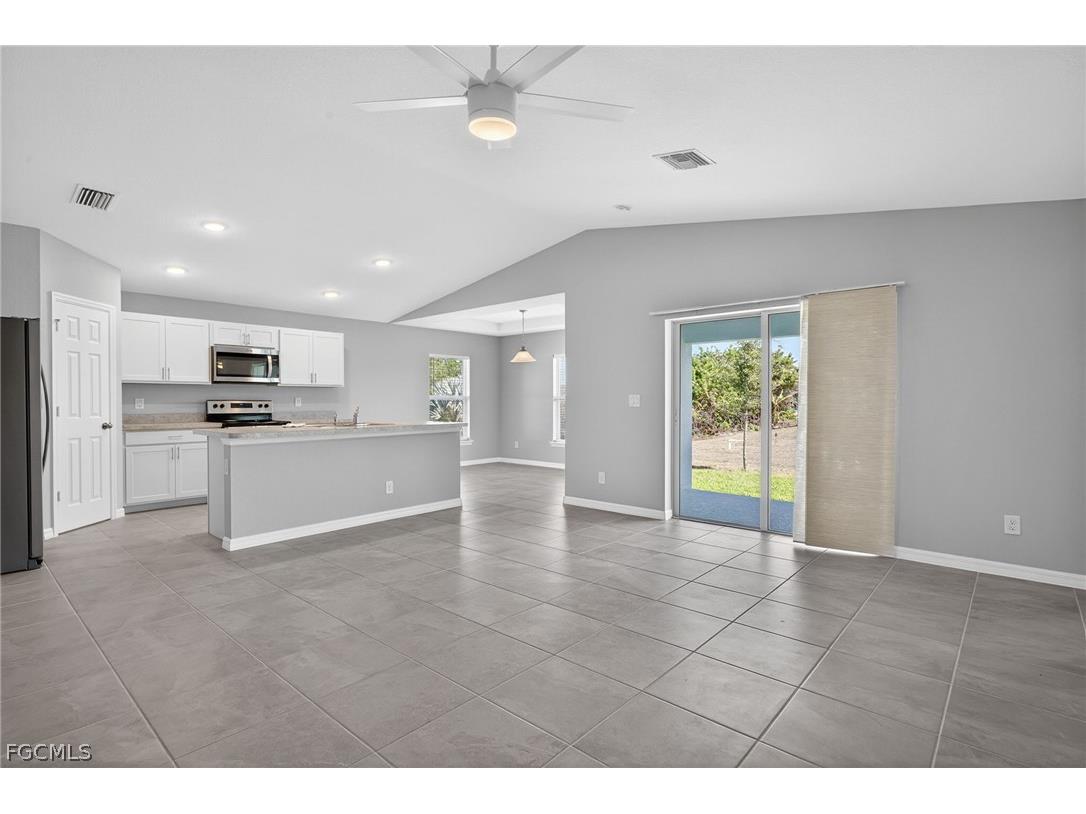 2925 NE 4th Place Cape Coral FL 33909 2026008257 image3
