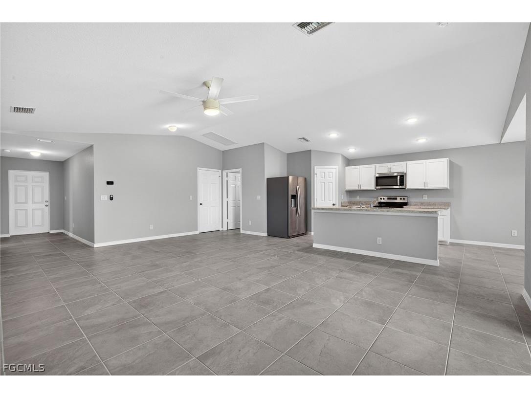 2925 NE 4th Place Cape Coral FL 33909 2026008257 image4