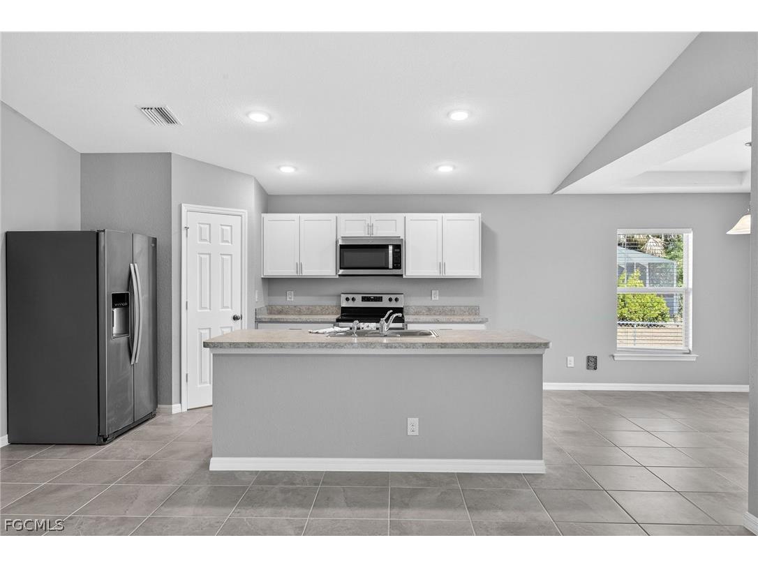 2925 NE 4th Place Cape Coral FL 33909 2026008257 image5