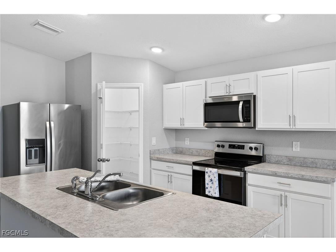 2925 NE 4th Place Cape Coral FL 33909 2026008257 image7