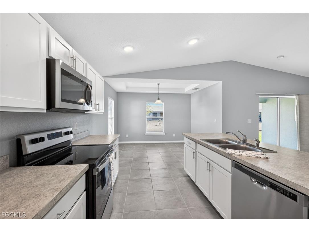 2925 NE 4th Place Cape Coral FL 33909 2026008257 image8