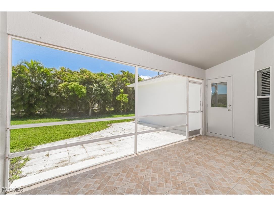 2929 SW 7th Place Cape Coral FL 33914 2025015240 image8