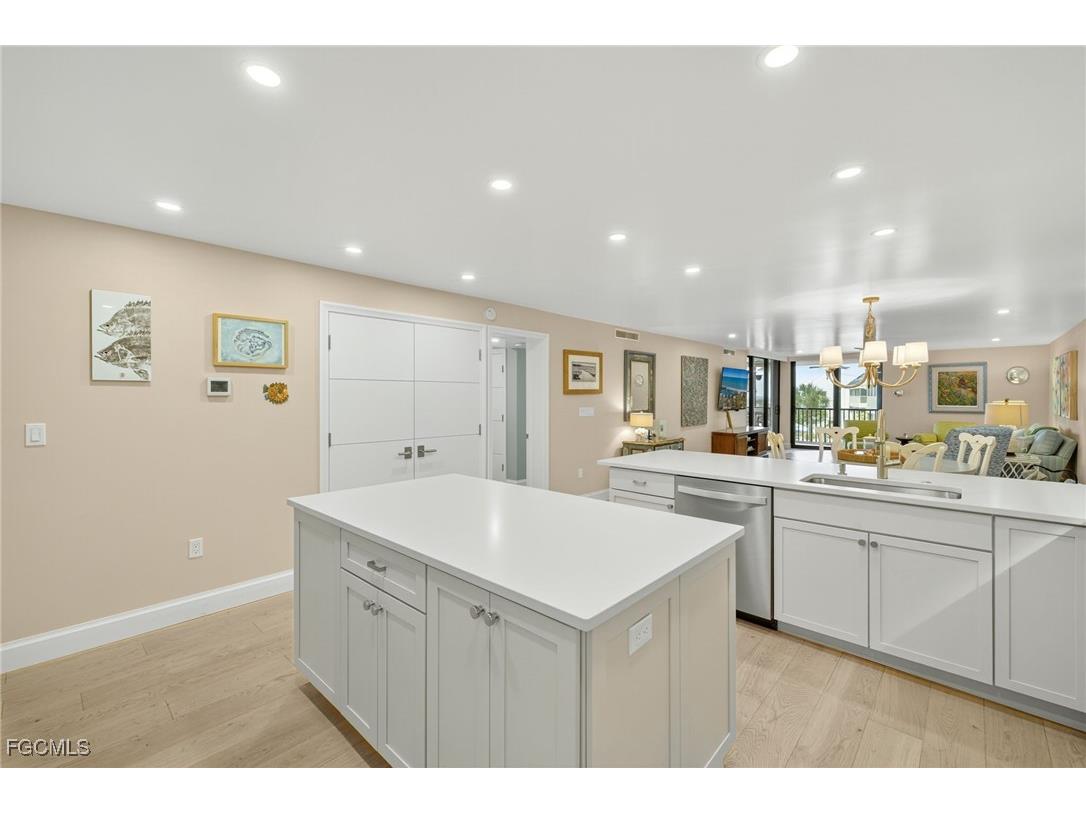 2929 W Gulf Drive #207 Sanibel FL 33957 2025002597 image17