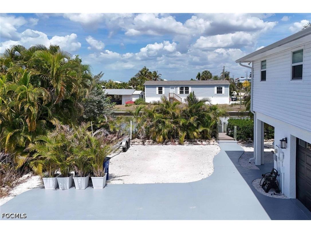 2932 Buttonwood Key Court Saint James City FL 33956 2026015213 image5