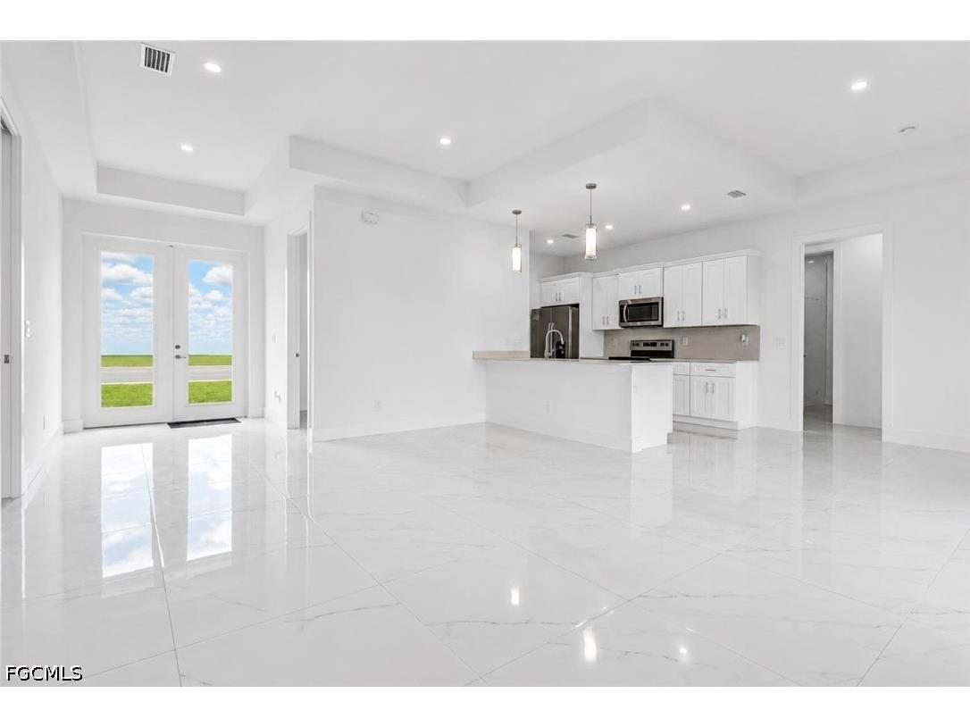 2933 Van Buren Parkway Cape Coral FL 33993 2026029367 image3