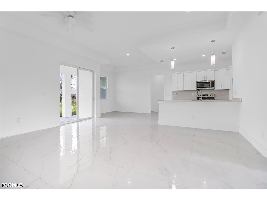 2933 Van Buren Parkway Cape Coral FL 33993 2026029367 image4