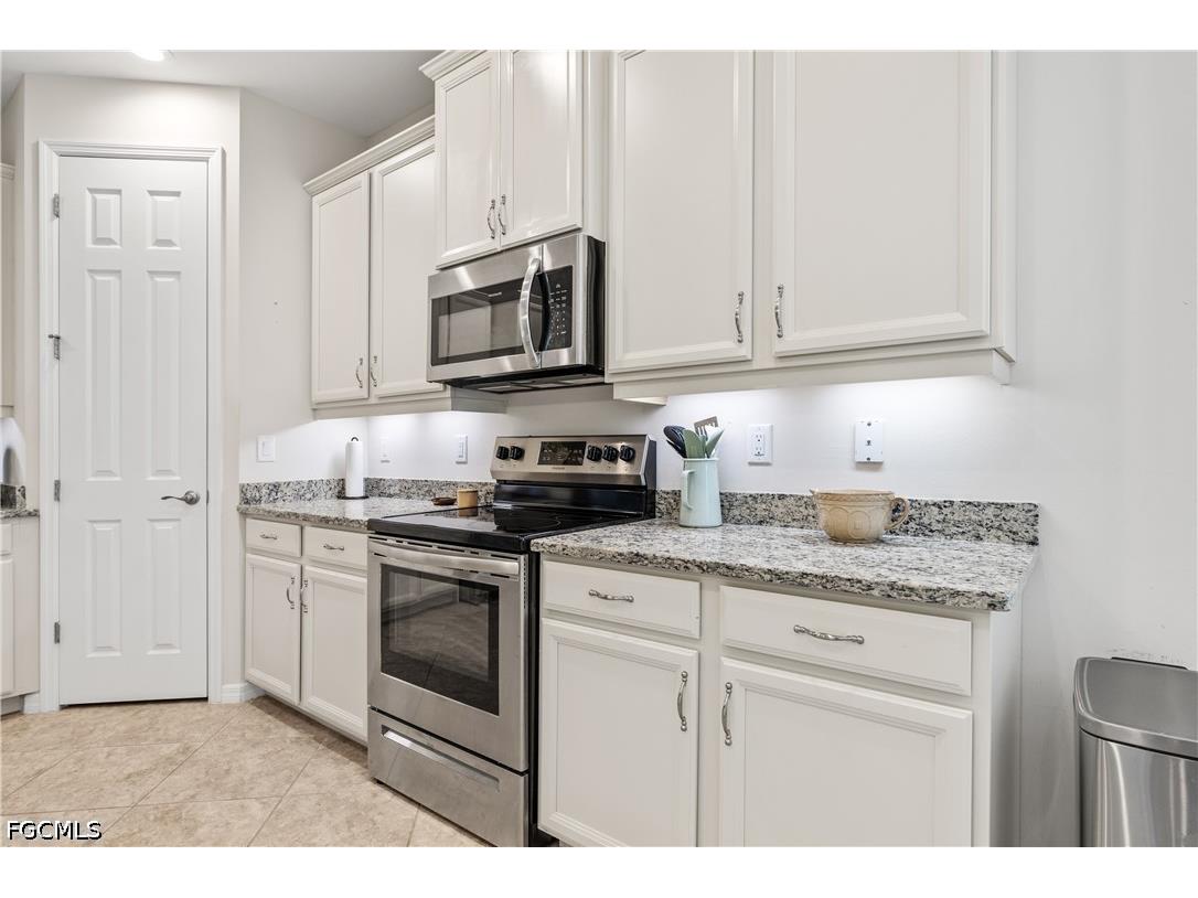 2935 Sunset Pointe Circle Cape Coral FL 33914 2026014127 image8