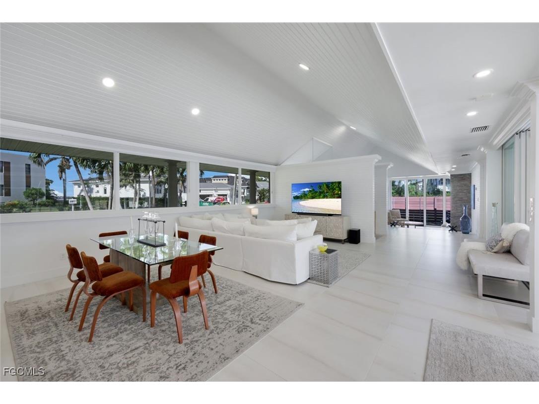 2943 Valencia Way Fort Myers FL 33901 2026004167 image15