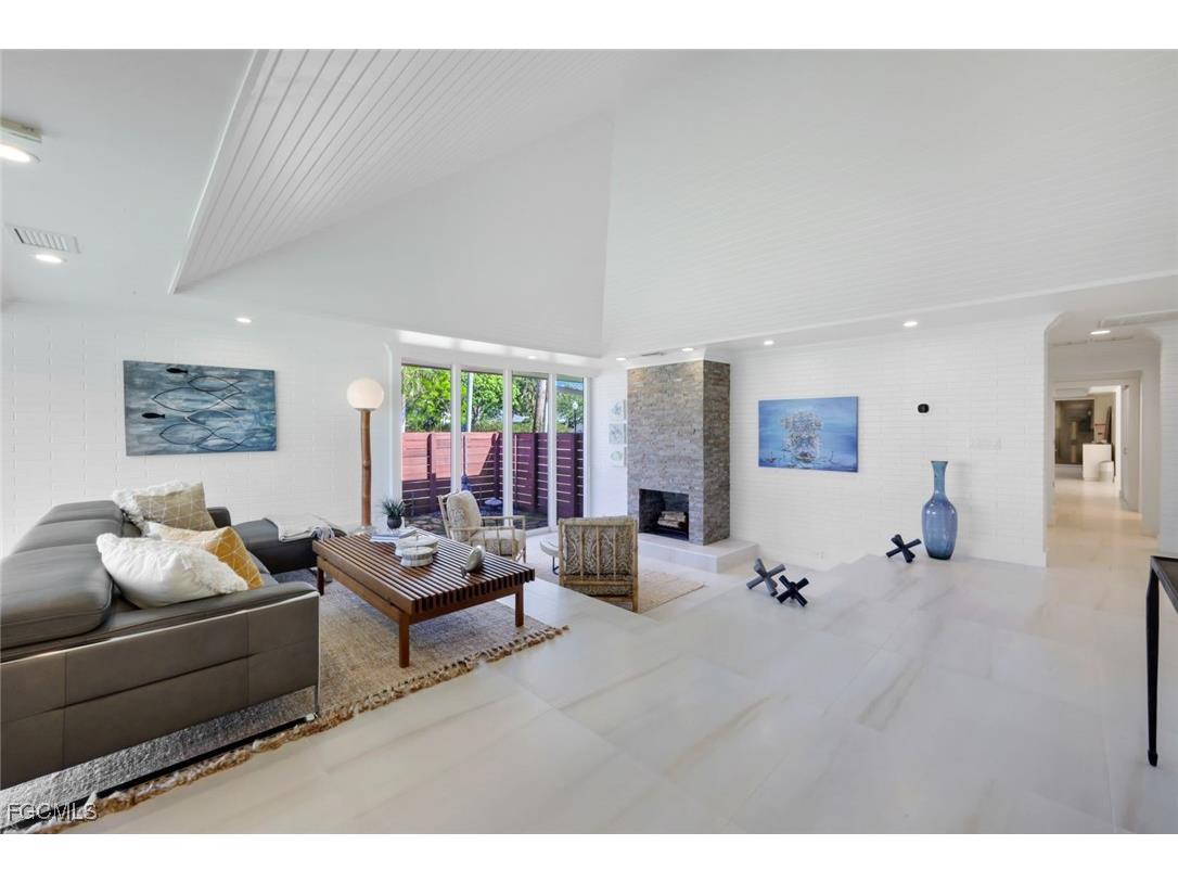 2943 Valencia Way Fort Myers FL 33901 2026004167 image16