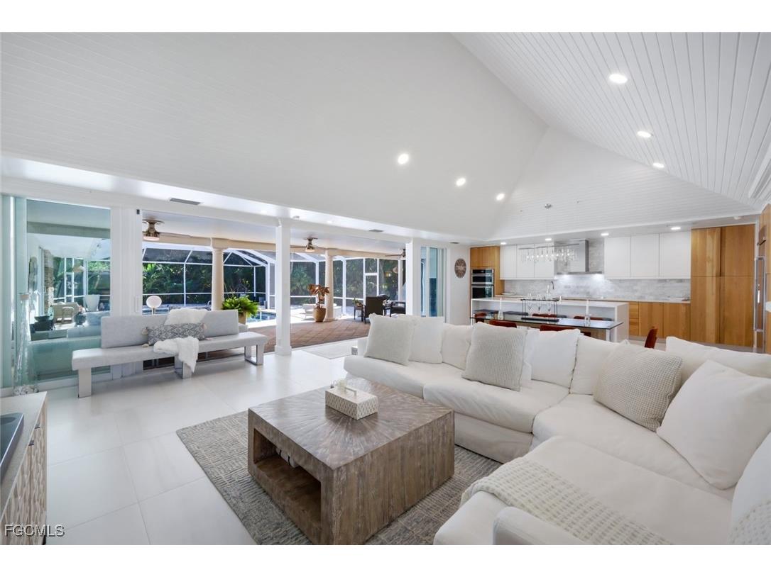 2943 Valencia Way Fort Myers FL 33901 2026004167 image2