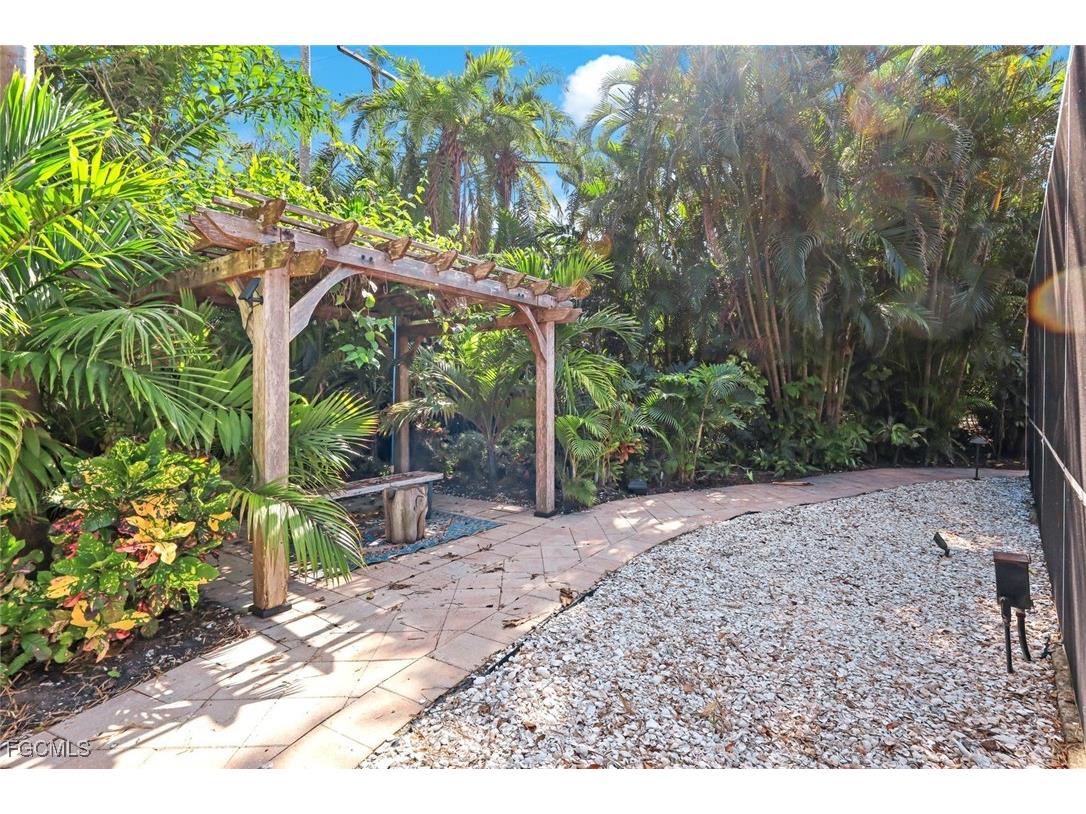 2943 Valencia Way Fort Myers FL 33901 2026004167 image34