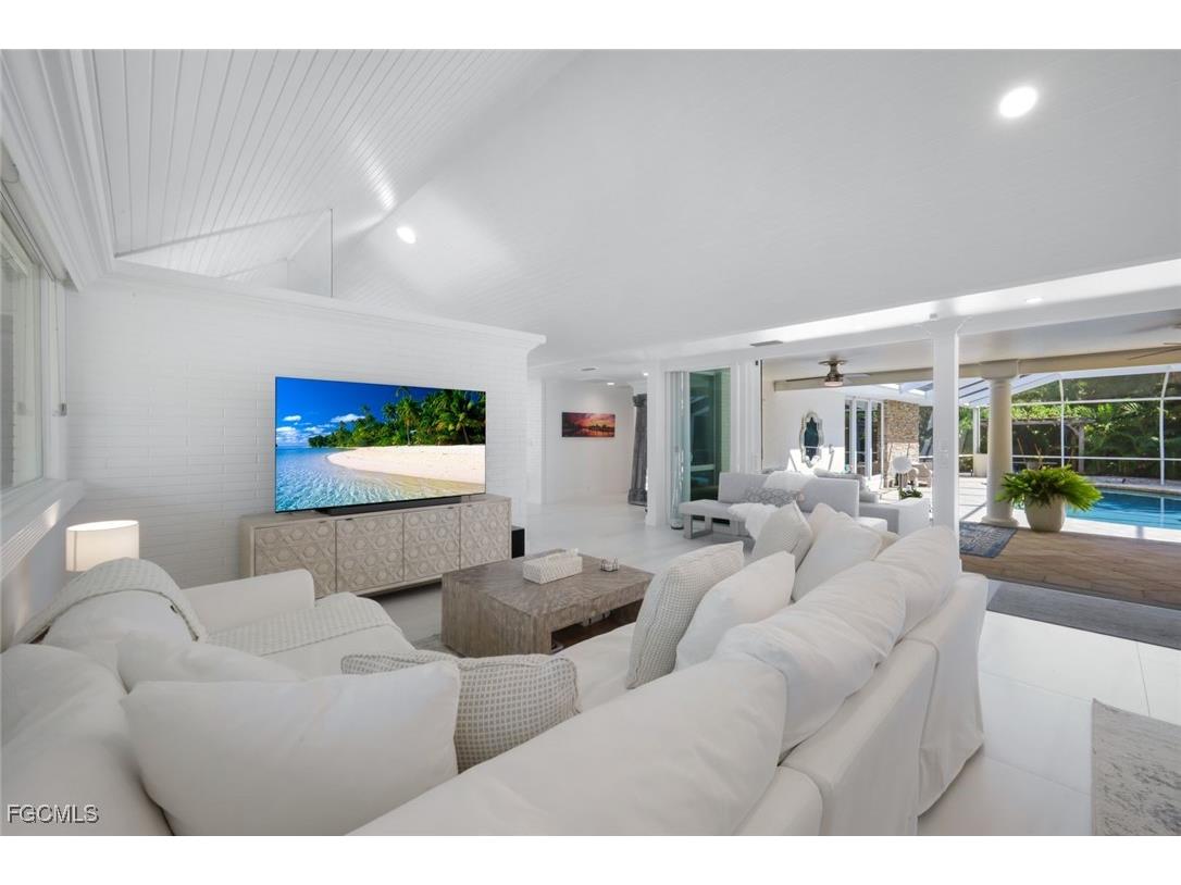 2943 Valencia Way Fort Myers FL 33901 2026004167 image7