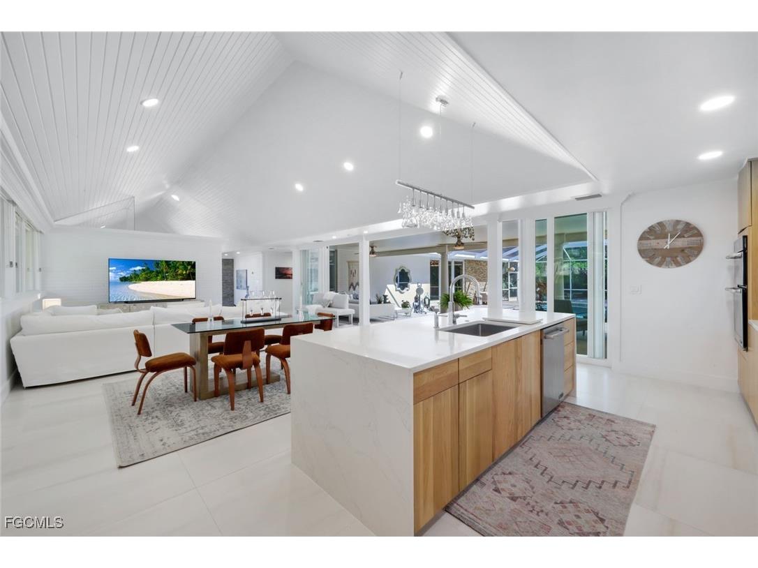 2943 Valencia Way Fort Myers FL 33901 2026004167 image9