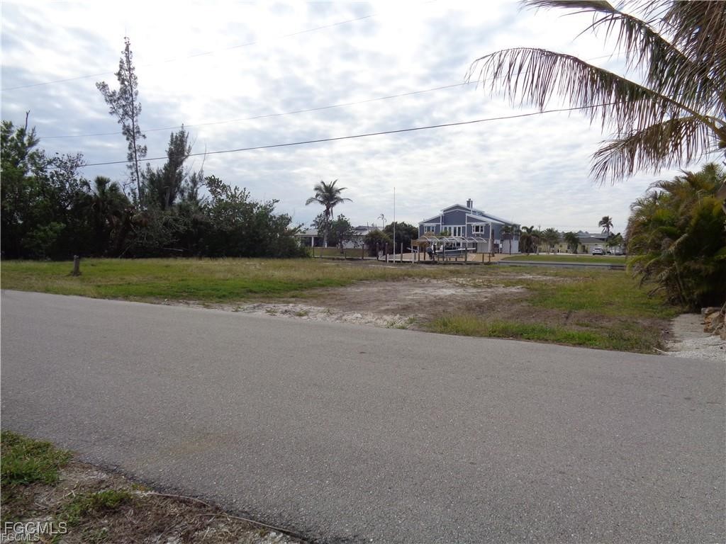 2947 Cussell Drive Saint James City FL 33956 2025024002 image4