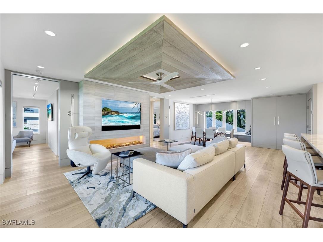 295 5th Avenue S Naples FL 34102 225073176 image1