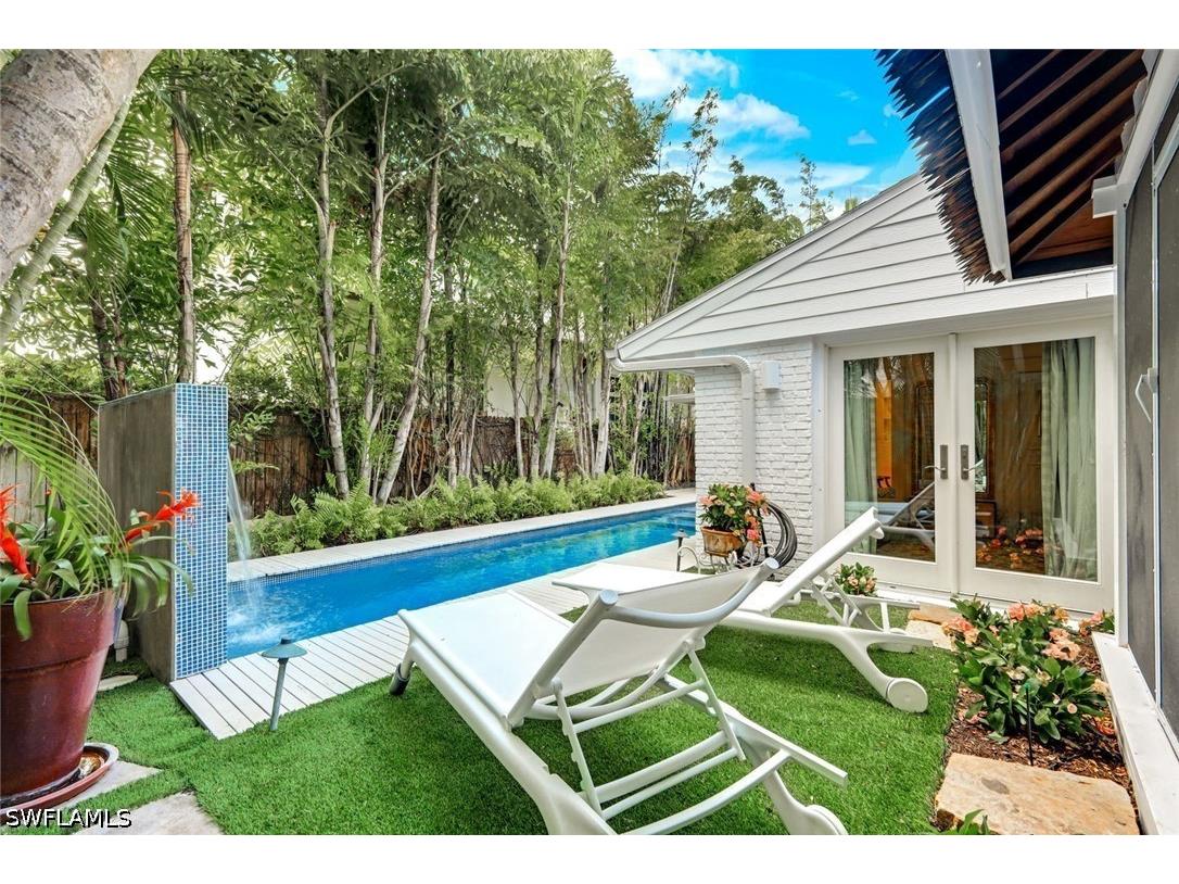 295 6th Street N Naples FL 34102 226014899 image1
