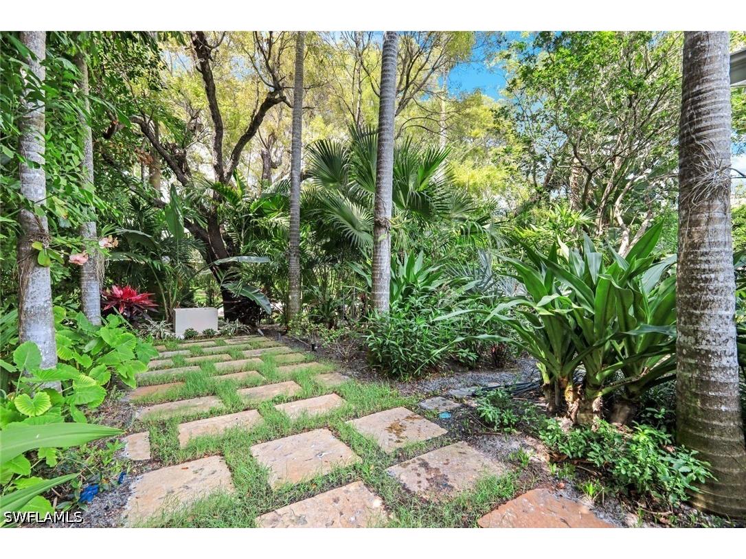 295 6th Street N Naples FL 34102 226014899 image25