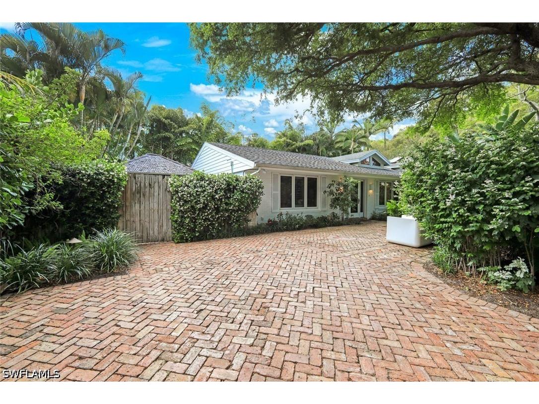 295 6th Street N Naples FL 34102 226014899 image3