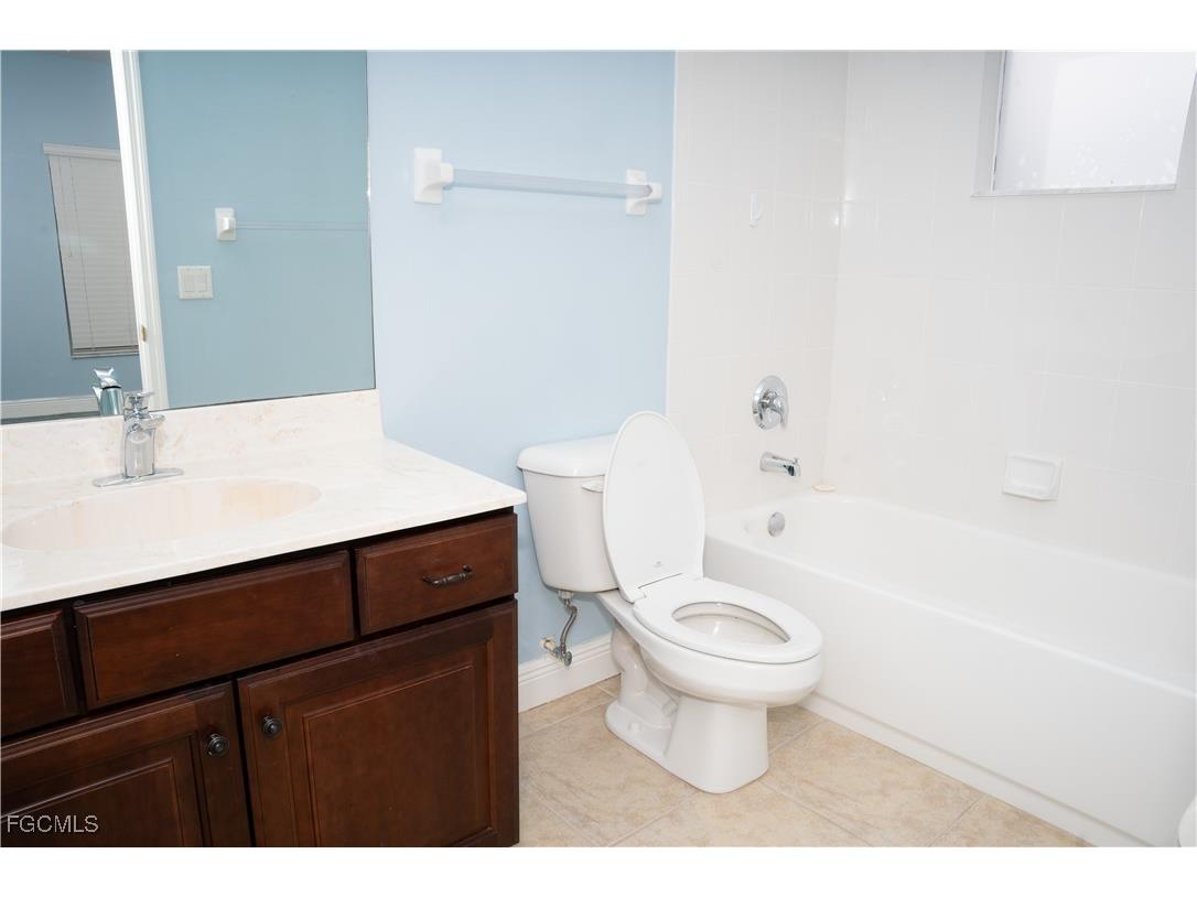 295 Destiny Circle Cape Coral FL 33990 2026000475 image19
