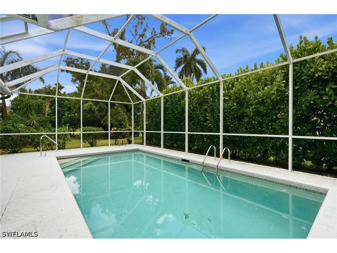 295 Stanhope Circle Naples FL 34104 226025417 image38