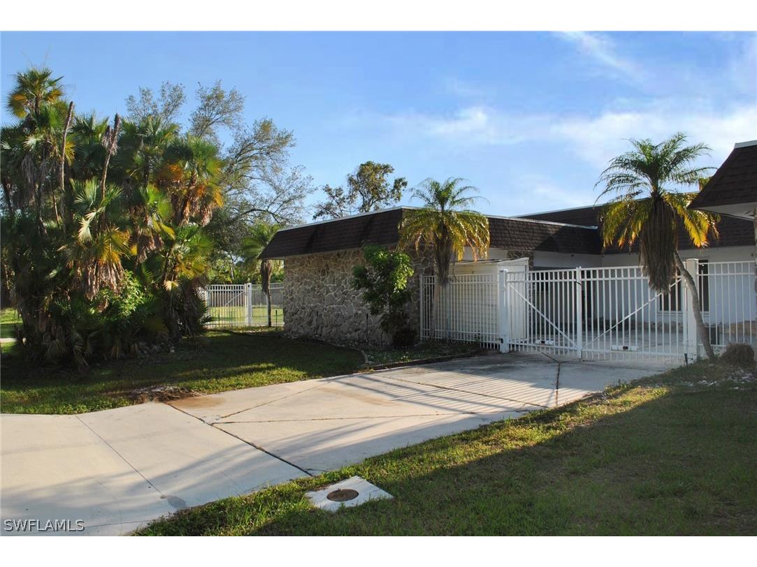 2950 Mccann Street Fort Myers FL 33901 224030977 image1