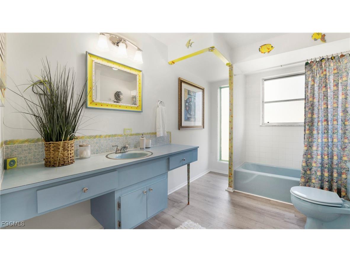 2963 Holly Road Fort Myers FL 33901 2025012413 image18