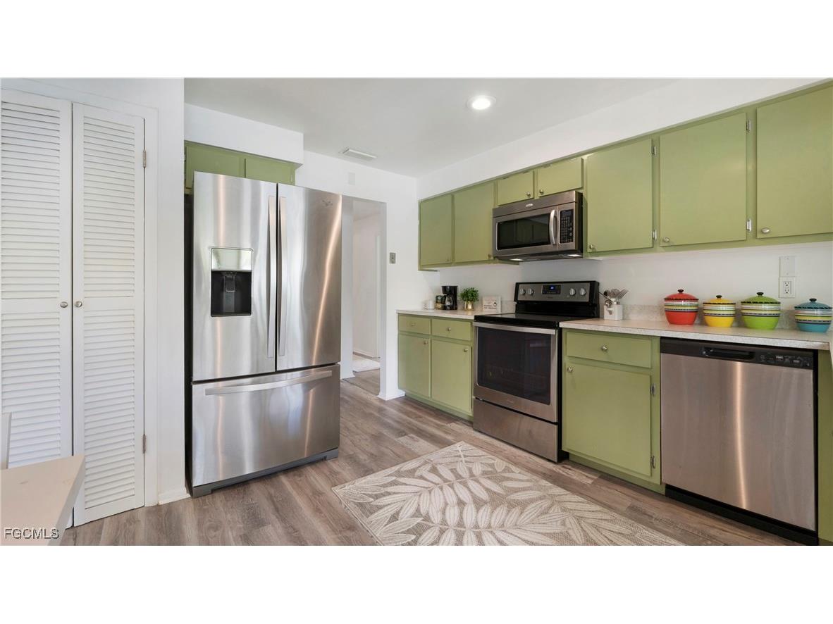 2963 Holly Road Fort Myers FL 33901 2025012413 image8