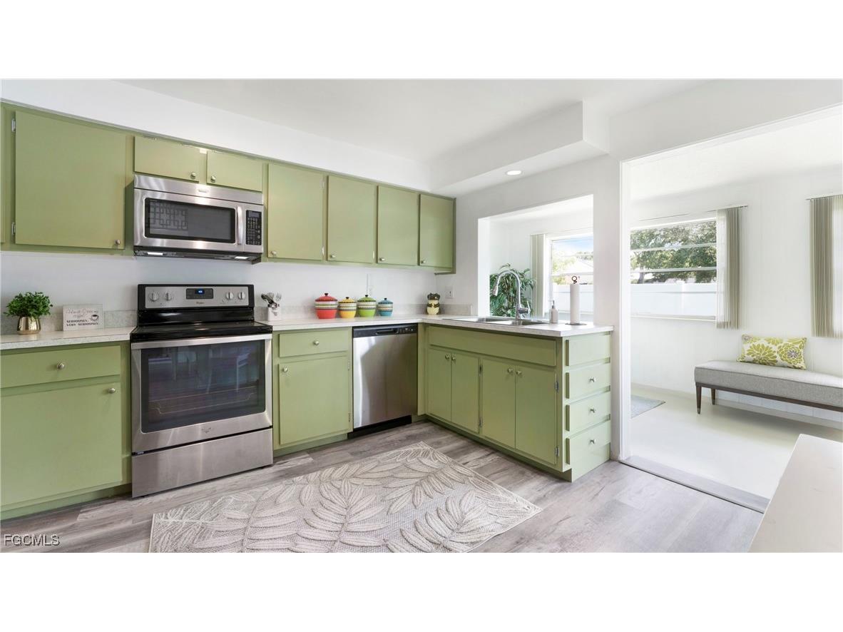 2963 Holly Road Fort Myers FL 33901 2025012413 image9