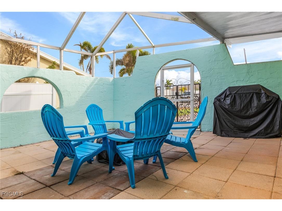 297 Donora Boulevard Fort Myers Beach FL 33931 2025011915 image11