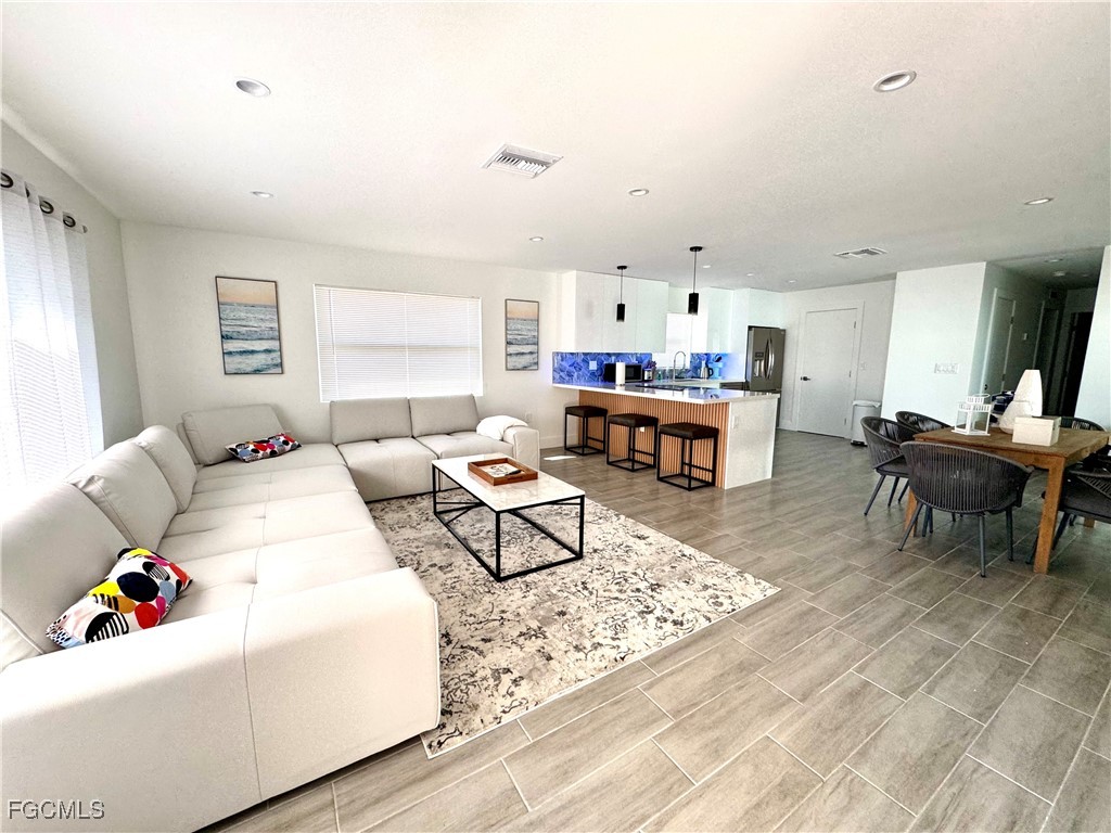 297 Donora Boulevard Fort Myers Beach FL 33931 2025011915 image3