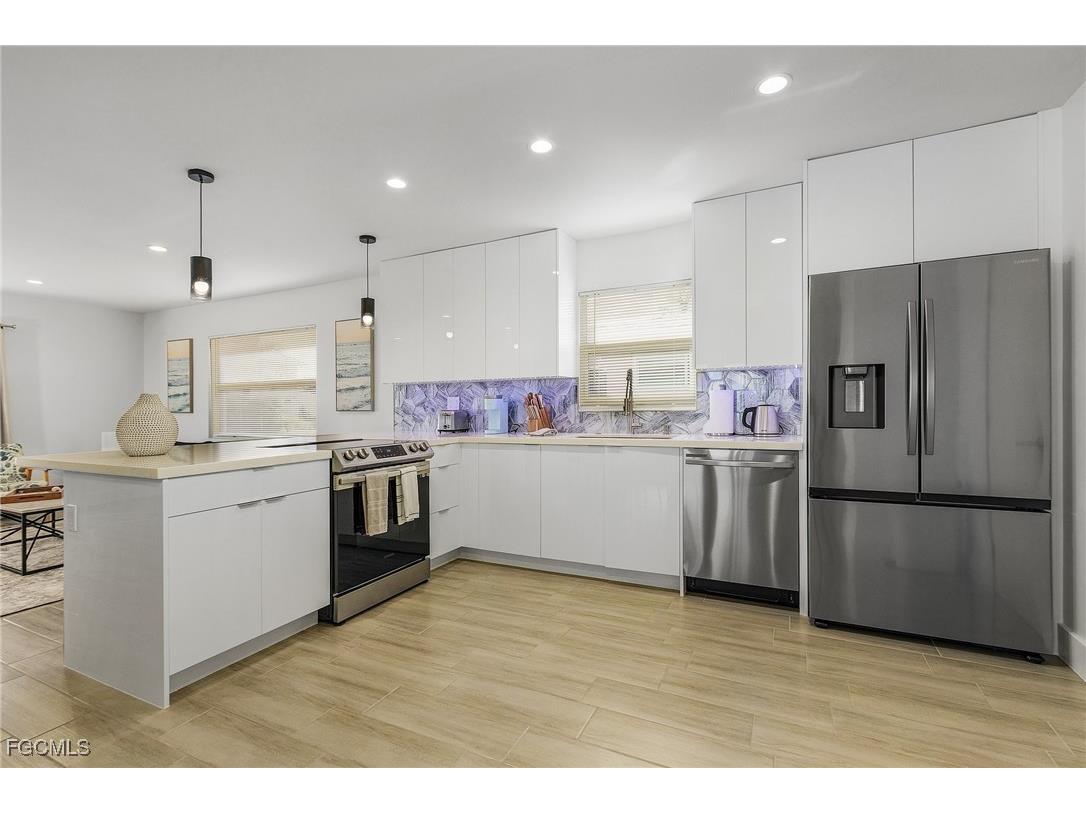 297 Donora Boulevard Fort Myers Beach FL 33931 2025011915 image4