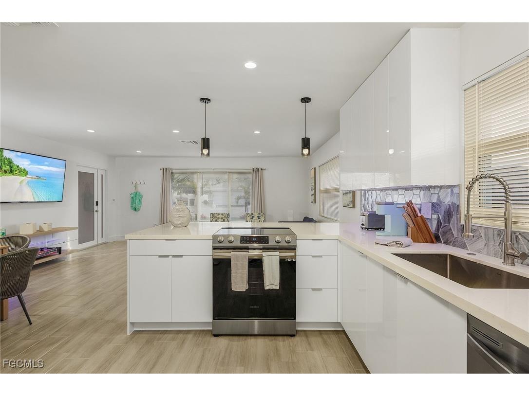 297 Donora Boulevard Fort Myers Beach FL 33931 2025011915 image7