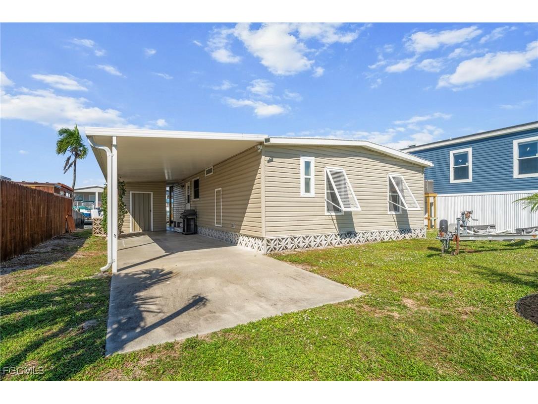 2971 York Road Saint James City FL 33956 2025018989 image1