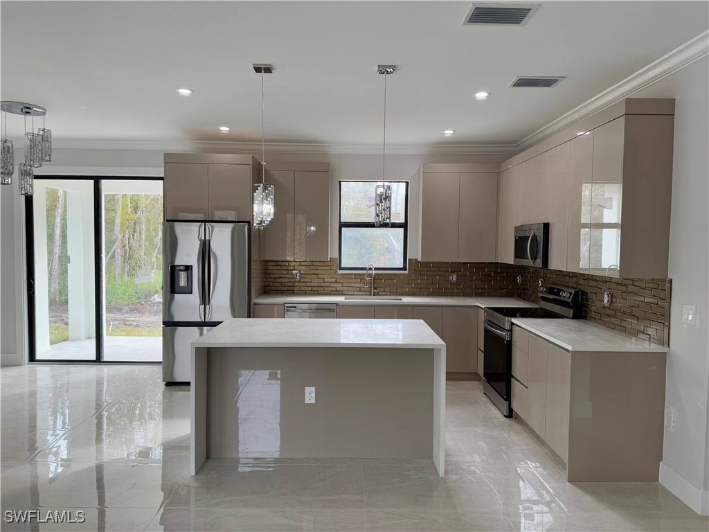 2974 50th Avenue NE Naples FL 34120 224104458 image1