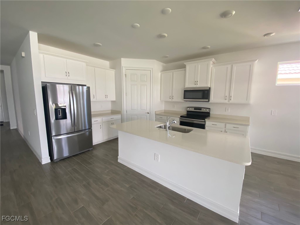 2974 Royal Gardens Avenue Fort Myers FL 33916 2025015599 image8