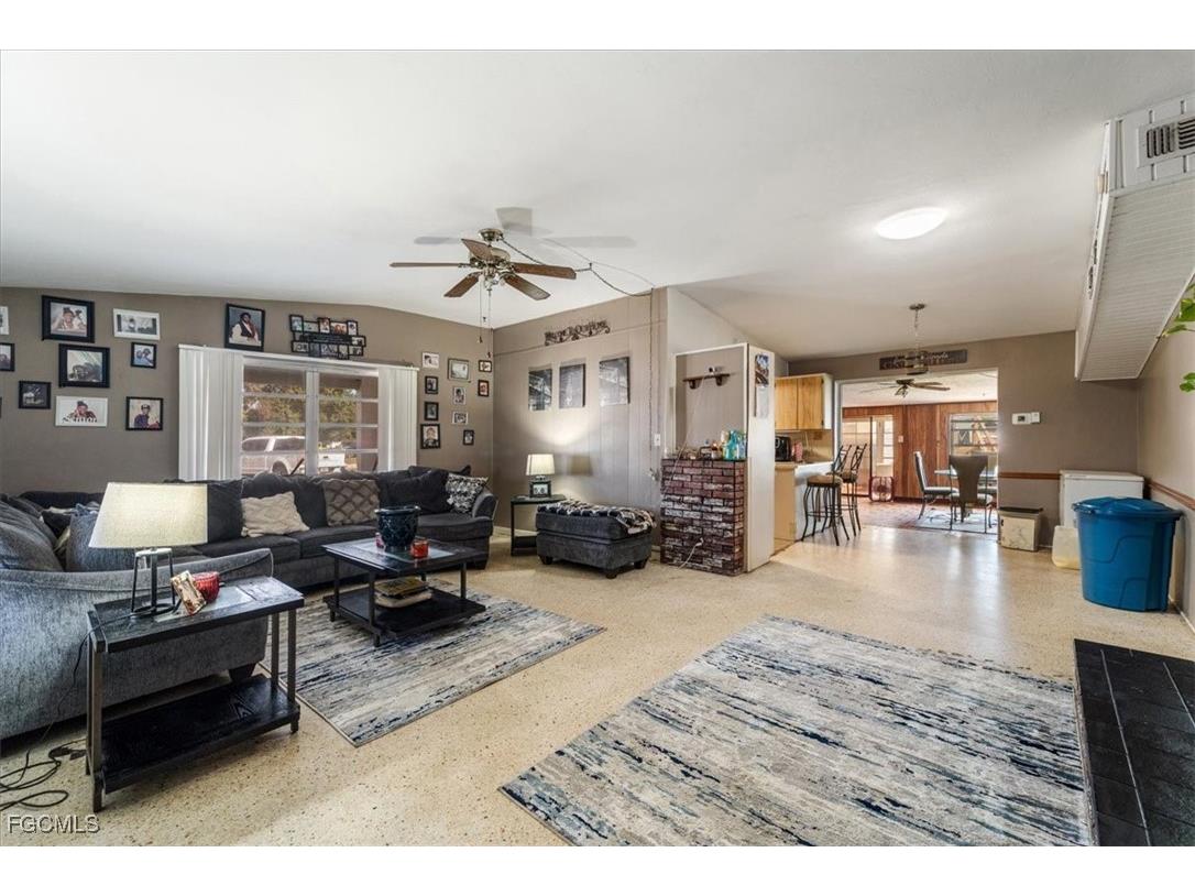 298 Lakeview Drive North Fort Myers FL 33917 2025014538 image1