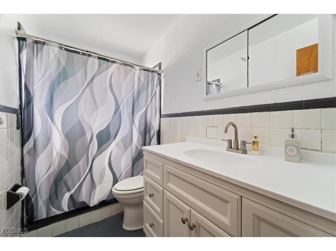 298 Lakeview Drive North Fort Myers FL 33917 2025014538 image14