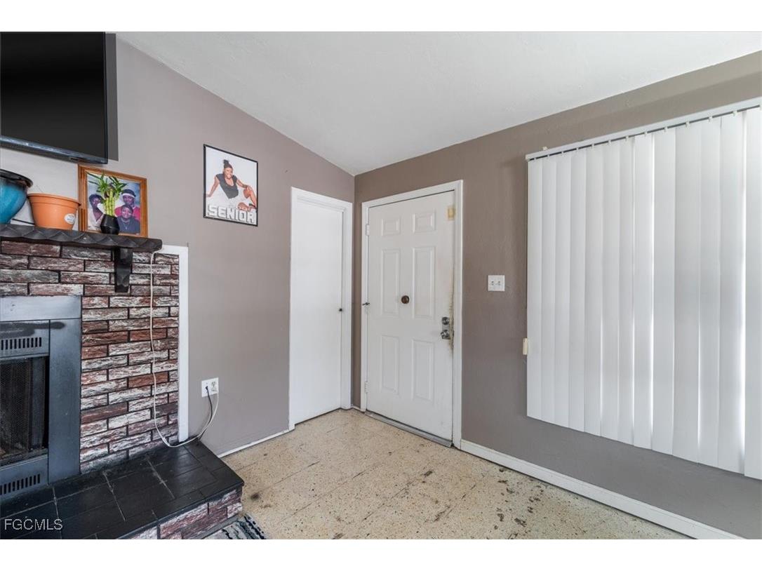298 Lakeview Drive North Fort Myers FL 33917 2025014538 image23
