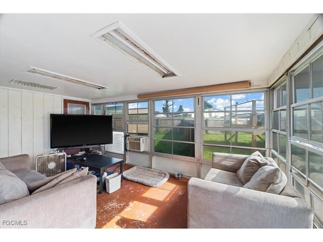 298 Lakeview Drive North Fort Myers FL 33917 2025014538 image6