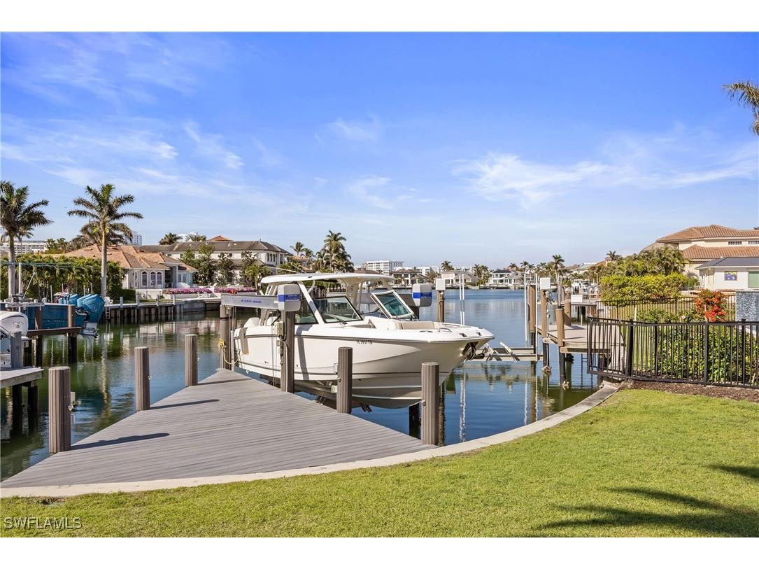 299 Mermaids Bight Naples FL 34103 225078933 image2