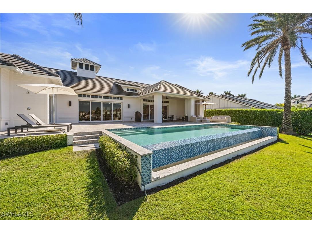 299 Mermaids Bight Naples FL 34103 225078933 image4