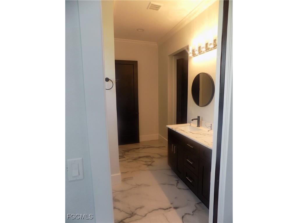 2992 Douglas Avenue Fort Myers FL 33916 2025025120 image17