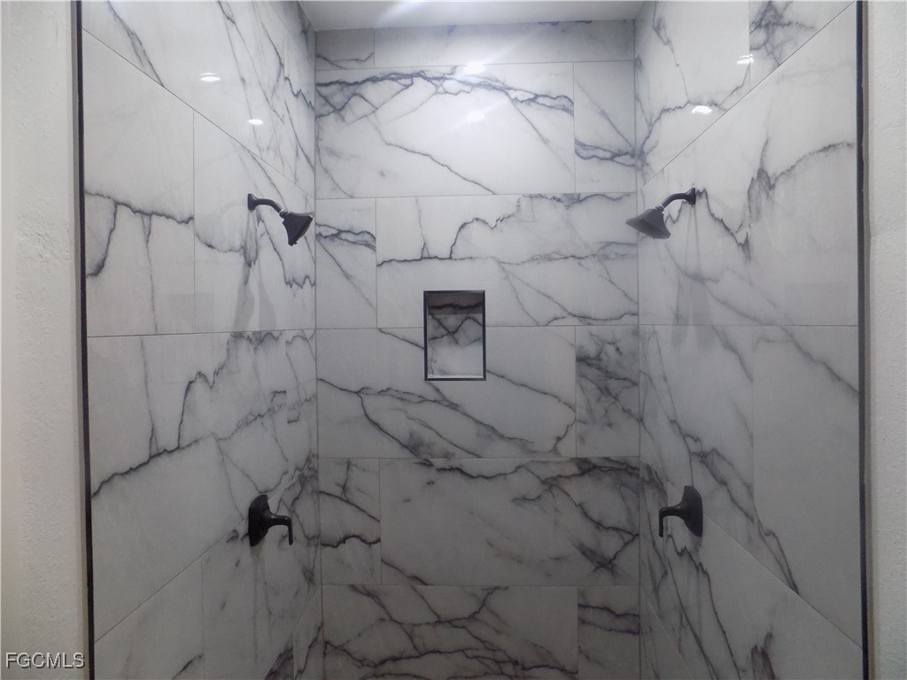 2992 Douglas Avenue Fort Myers FL 33916 2025025120 image19