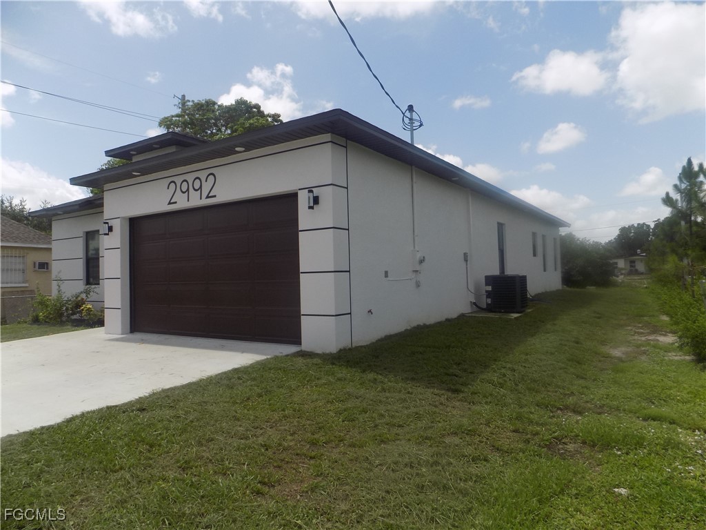 2992 Douglas Avenue Fort Myers FL 33916 2025025120 image2