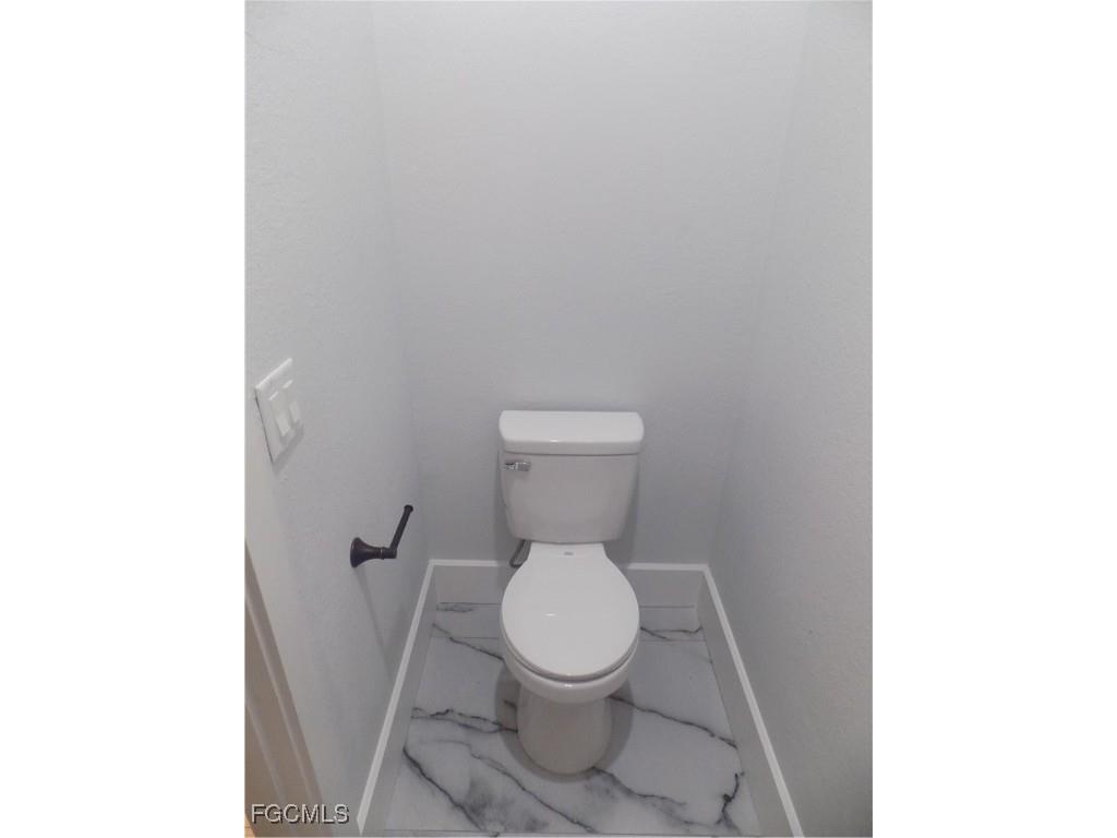 2992 Douglas Avenue Fort Myers FL 33916 2025025120 image23